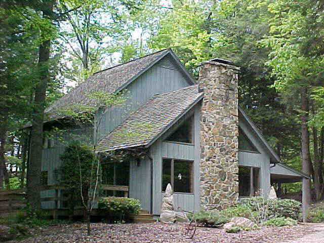 Building photograph for 25 HEMLOCK LANE